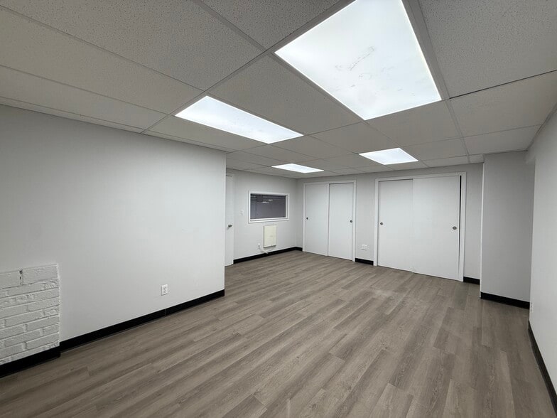 More Photos Of 2566 Borough Pl, Woodside General Retail For Lease