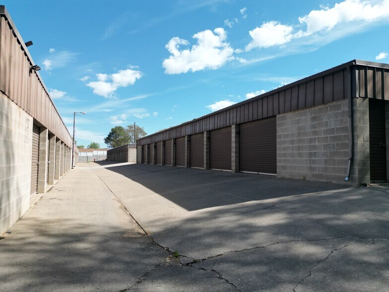 More Photos Of 2087 N Main St, Sunset Freestanding For Sale