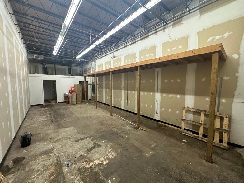 More Photos Of 4407 Military Rd, Niagara Falls Storefront Retail Office For Lease