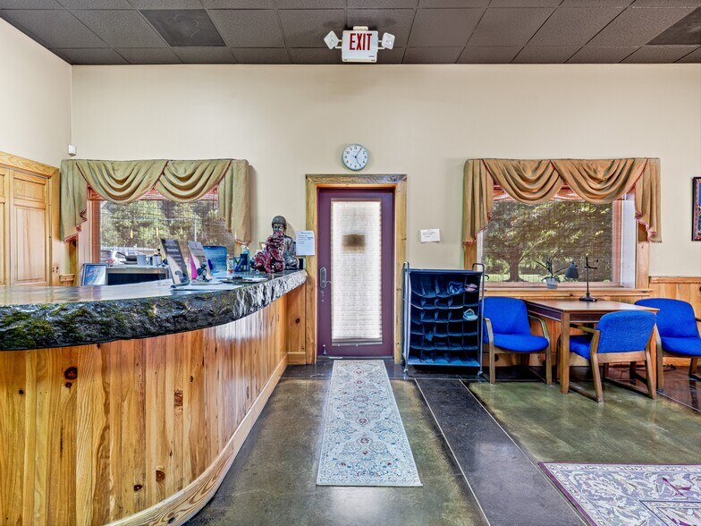 More Photos Of 271 Old Barn Rd, Hendersonville Medical For Sale