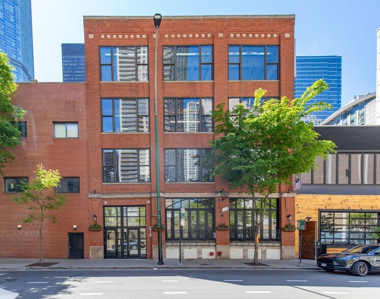 More Photos Of 11 W Illinois St, Chicago Loft Creative Space For Lease