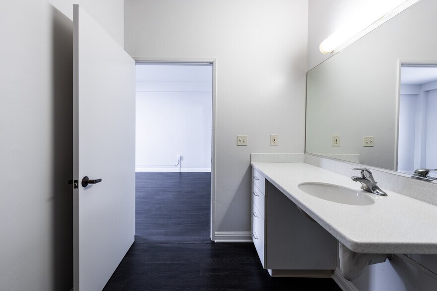 More Photos Of 1043-1045 6th Ave, San Diego Storefront Retail Residential For Sale