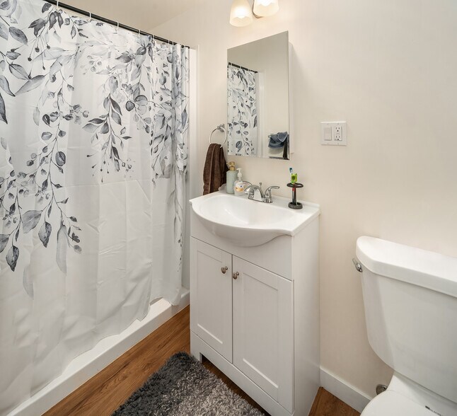 More Photos Of 7329 15th Ave NW, Seattle Apartments For Sale