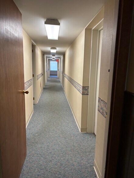 More Photos Of 2017 Sunset Blvd, Steubenville Office For Lease