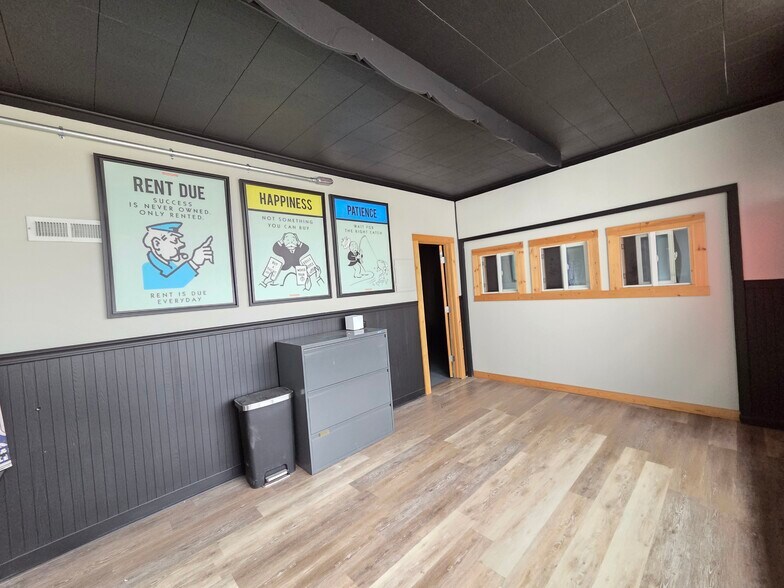 More Photos Of 519 Lincoln Ave, Rochelle Freestanding For Sale