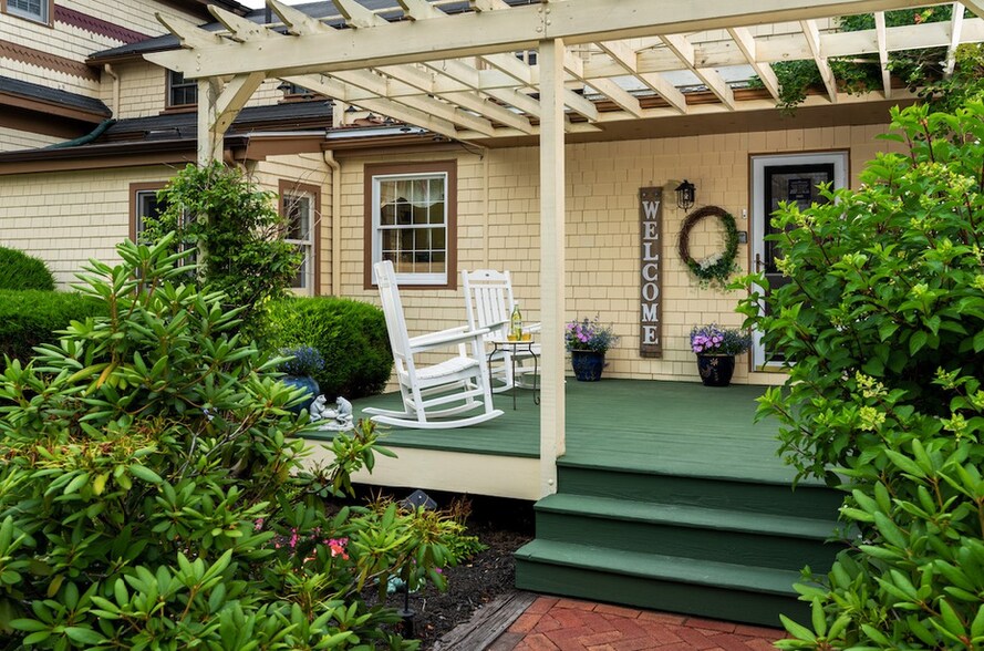 More Photos Of 15 Locke St, Kennebunkport Hospitality For Sale