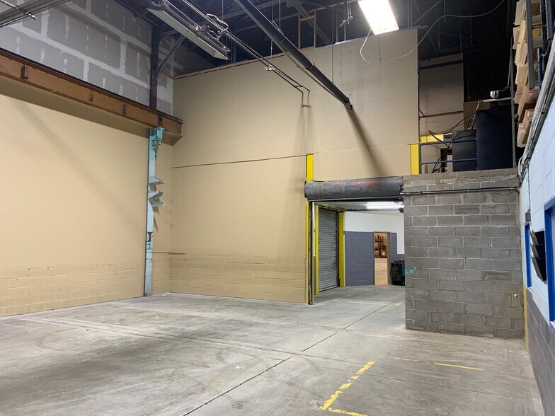 More Photos Of 1048-1050 Lower South St, Peekskill Manufacturing For Lease