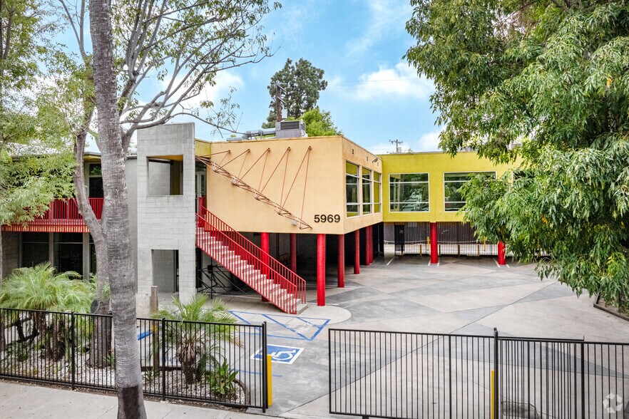 More Photos Of 5969 Washington Blvd, Culver City Loft Creative Space For Lease