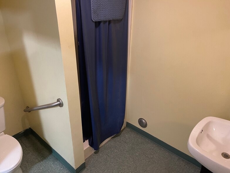 More Photos Of 103 Ledge Rd, Seabrook Warehouse For Sale