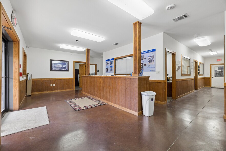 More Photos Of 1510 TX-135, Kilgore Warehouse For Sale