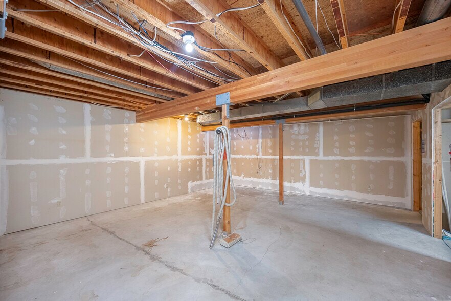 More Photos Of 1336 E Hunter Pl, Moses Lake Office For Sale