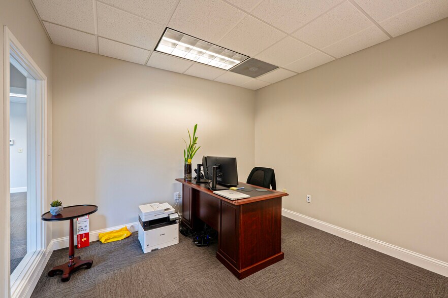 More Photos Of 124 Dorchester Sq, Westerville Office For Sale
