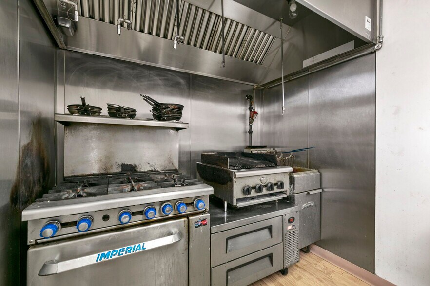 More Photos Of 3728 Cleveland Ave, Wellington Restaurant For Sale