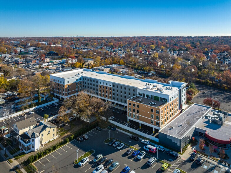 More Photos Of 321 E 3rd St, Plainfield Apartments For Lease