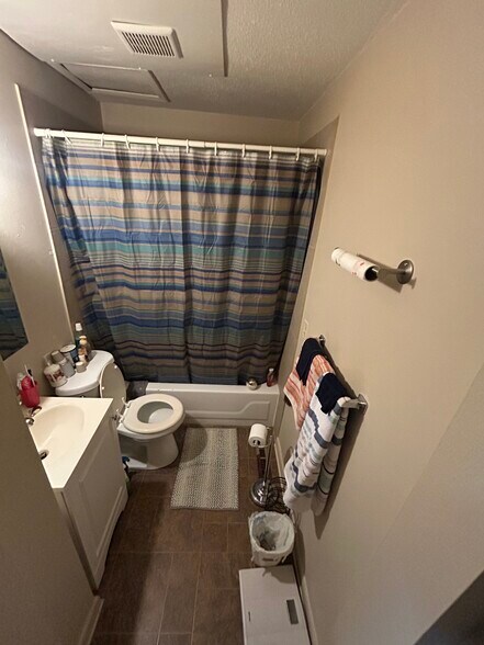 More Photos Of 983 26th St, Des Moines Multifamily For Sale