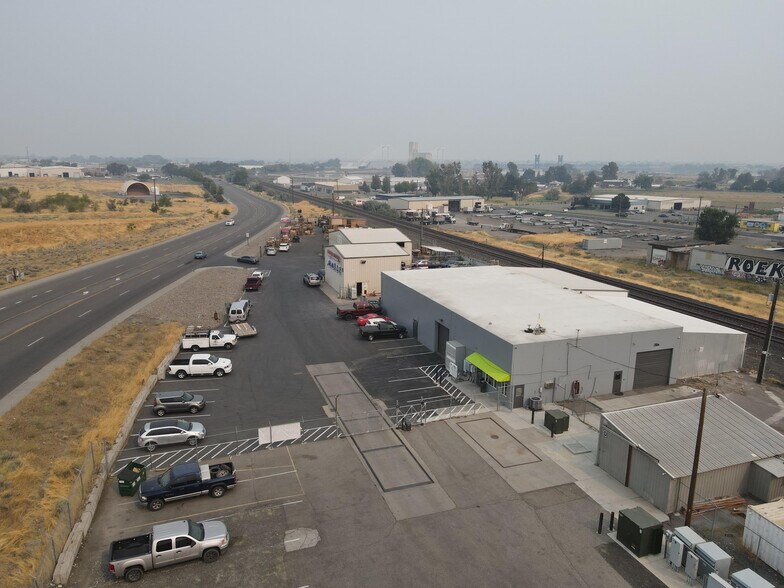 More Photos Of 1615 E Chemical Dr, Kennewick Distribution For Lease