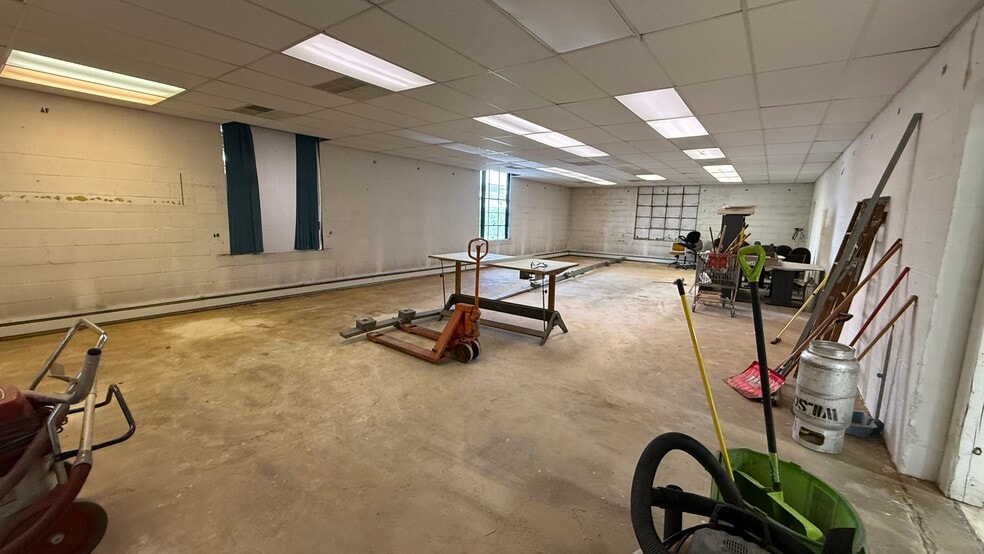 More Photos Of 1350 Balata St, Easton Warehouse For Sale