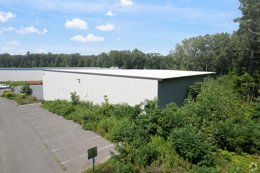 More Photos Of 16 Fairchild Sq, Clifton Park Warehouse For Lease