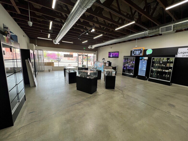 More Photos Of 174 N Main St, Bishop General Retail For Lease