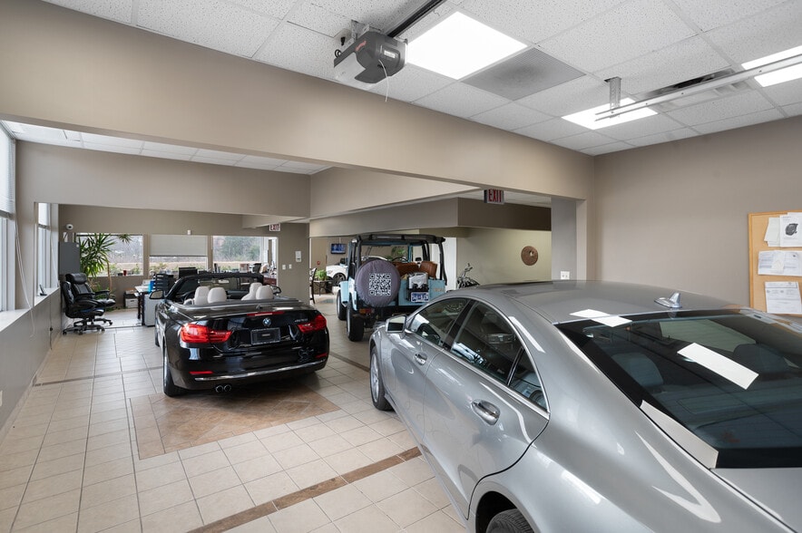 More Photos Of 2000 Columbia Ave, Franklin Freestanding For Lease