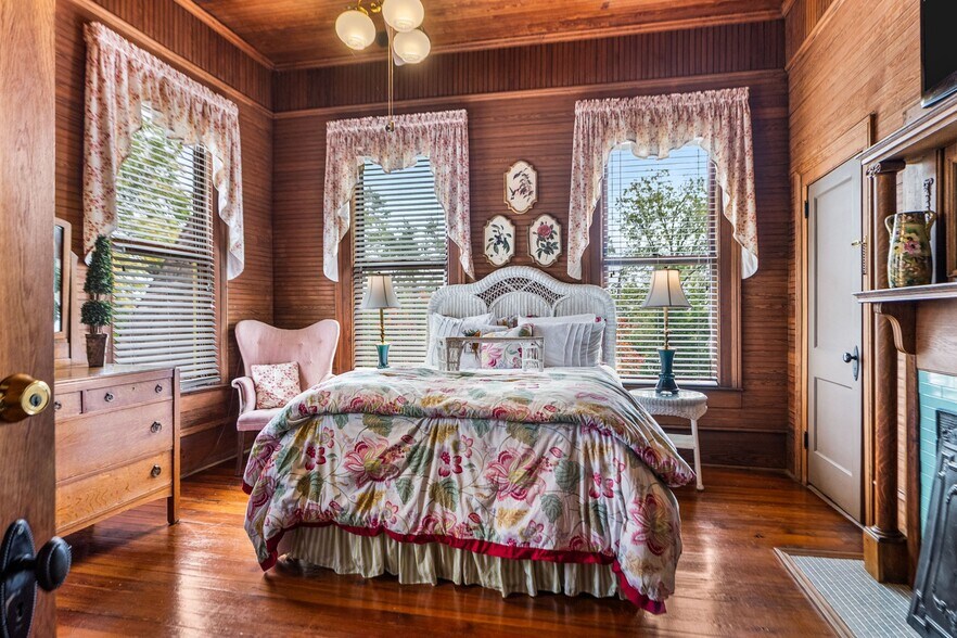 More Photos Of 323 N Main St, Swainsboro Restaurant For Sale