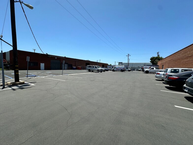 More Photos Of 16221 S Maple Ave, Gardena Distribution For Lease