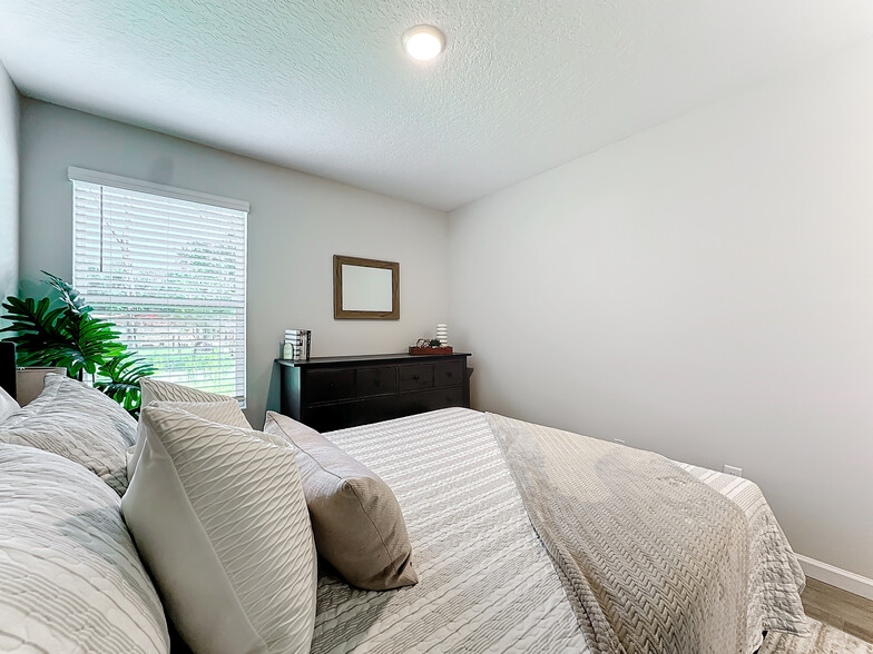 More Photos Of 6421 Breezy Oaks Way, Jacksonville Apartments For Sale