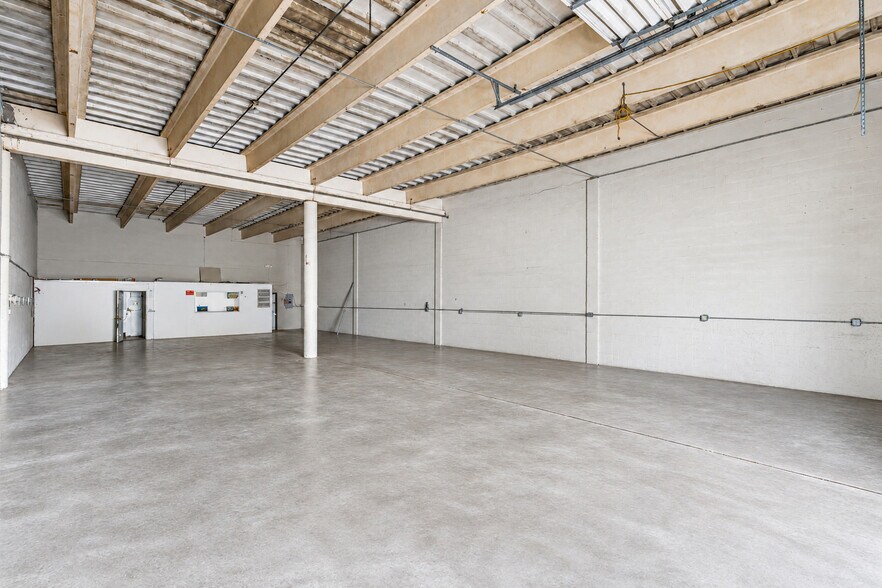 More Photos Of 1921-1959 NE 153rd St, North Miami Beach Warehouse For Sale