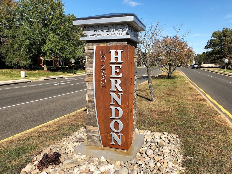 More Photos Of 12851 Worldgate Dr, Herndon Unknown For Lease