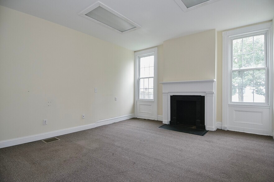 More Photos Of 93-97 Broad St, Middletown Office For Sale