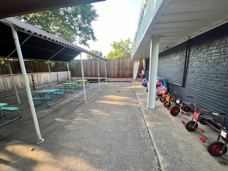 More Photos Of 662 S Edmonds Ln, Lewisville Daycare Center For Sale