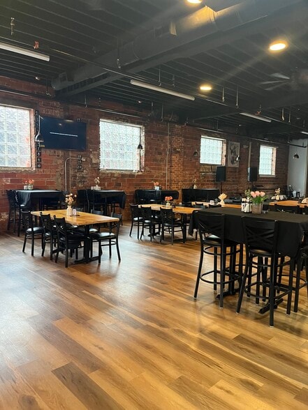 More Photos Of 155 N 5th St, Columbus Restaurant For Lease