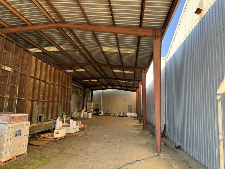 More Photos Of 11 E Abbey St, Winters Warehouse For Sale