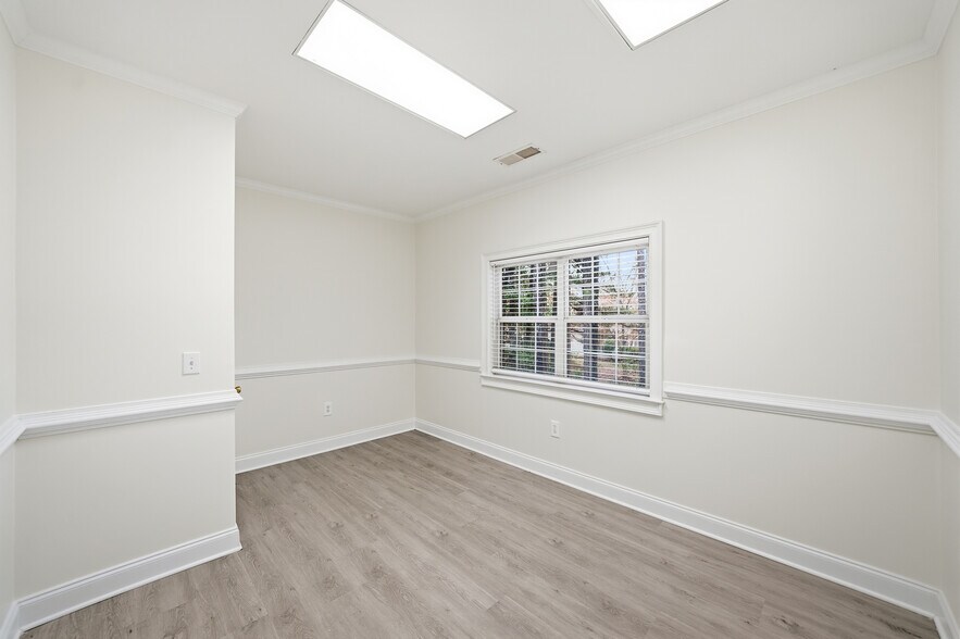 More Photos Of 103 Weatherstone Dr, Woodstock Medical For Lease