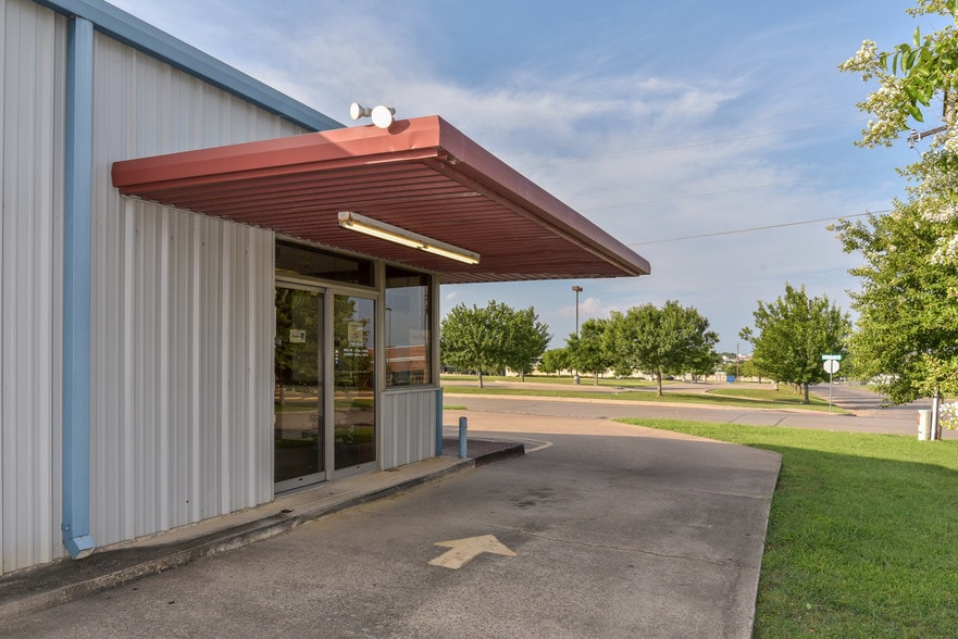 More Photos Of 124 Faircrest Dr, Cleburne Freestanding For Lease