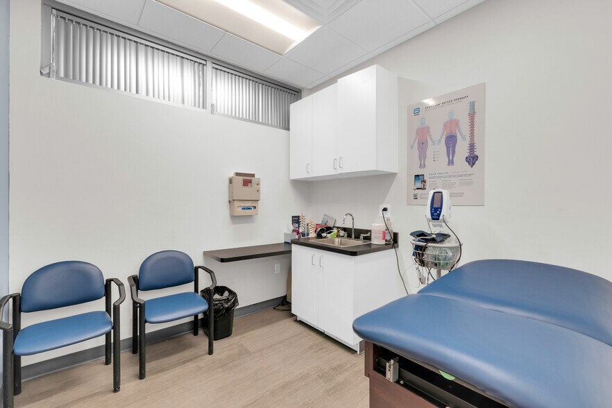 More Photos Of 2222 E Highland Ave, Phoenix Medical For Lease
