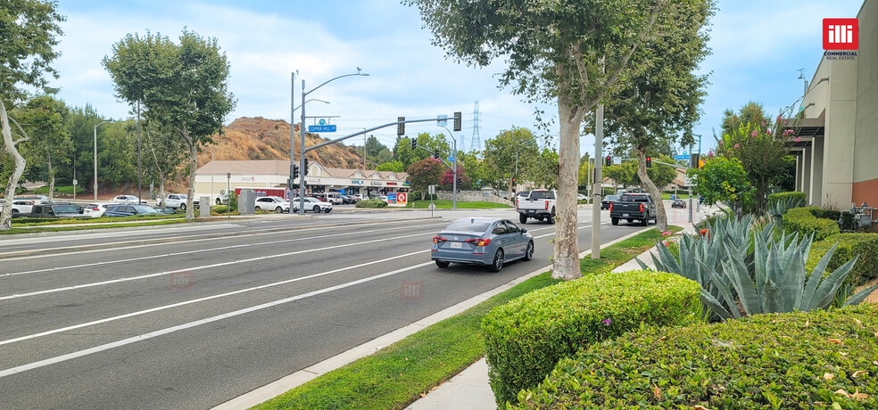 More Photos Of 27984 Seco Canyon Rd, Saugus Freestanding For Lease