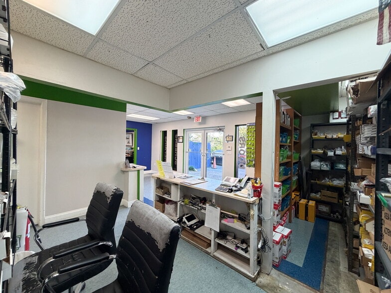 More Photos Of 5908 Johnson St, Hollywood Light Manufacturing For Sale