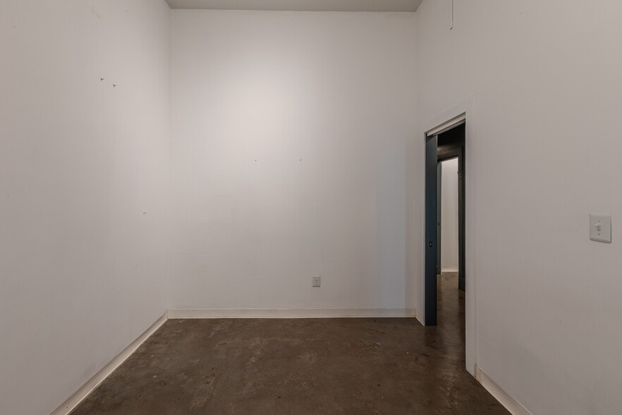 More Photos Of 1522 Bull St, Savannah Storefront For Sale