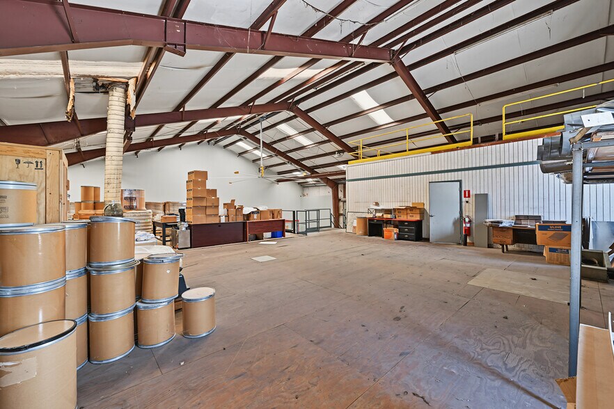 More Photos Of 17309 Hufsmith Kohrville Rd, Tomball Warehouse For Sale