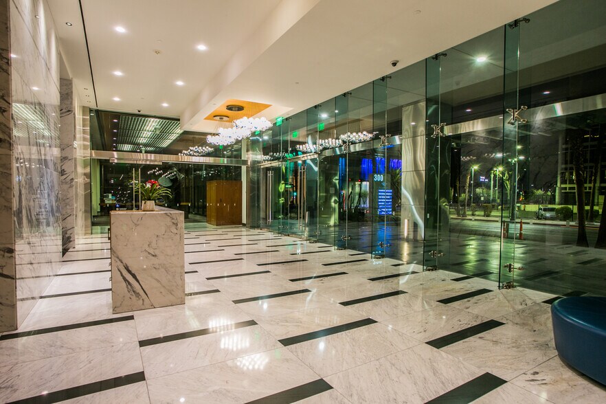 More Photos Of 300 S 4th St, Las Vegas Office For Lease
