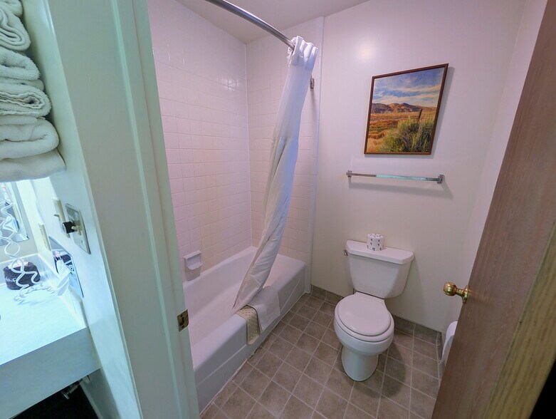 More Photos Of 145 N Main St, Manti Hotel For Sale