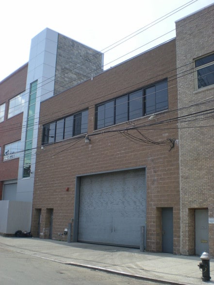 Primary Photo Of 43-24 54th Rd, Maspeth Warehouse For Lease