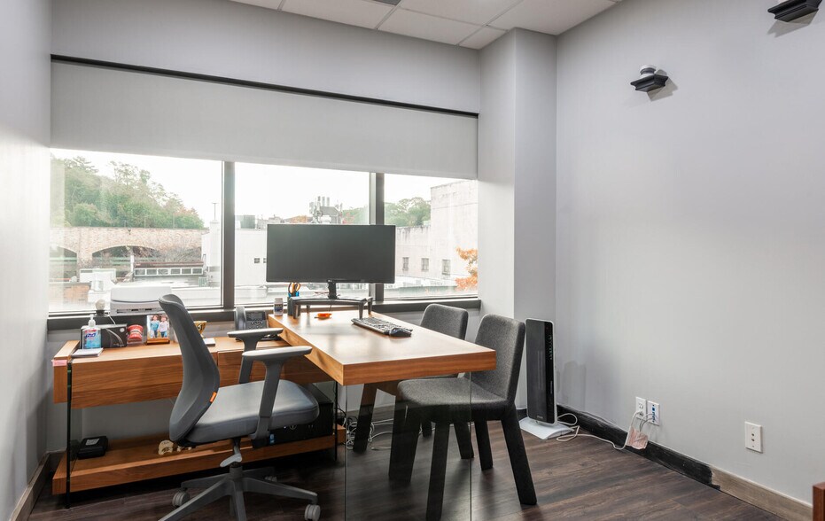 More Photos Of 3 School St, Glen Cove Medical For Sale