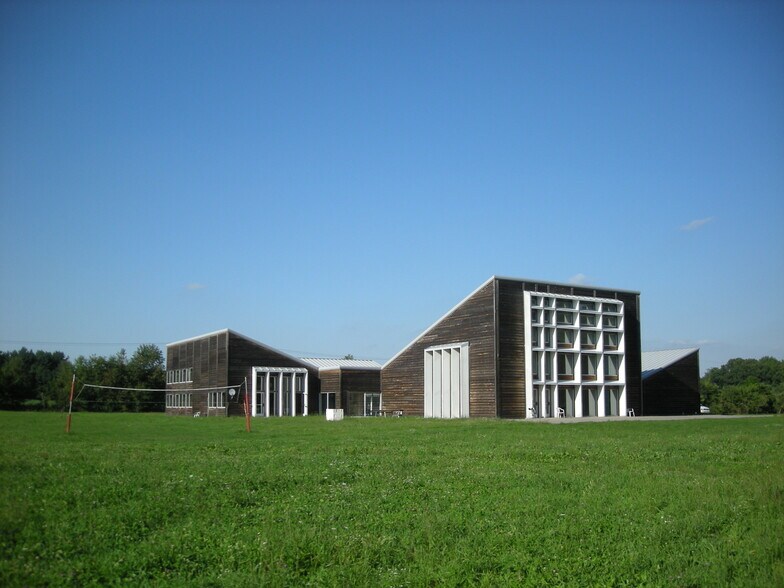 More Photos Of 56968 Dailey Rd, Dowagiac Shelter For Sale