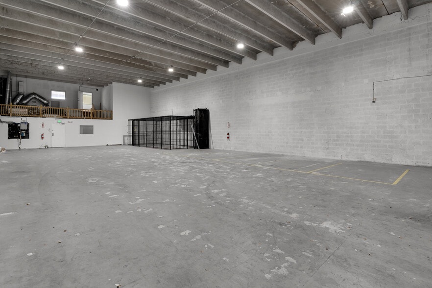 More Photos Of 8200-8358 NW 30th Ter, Doral Warehouse For Lease