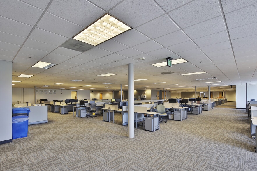 More Photos Of 26081 Avenue Hall, Valencia Industrial For Sale