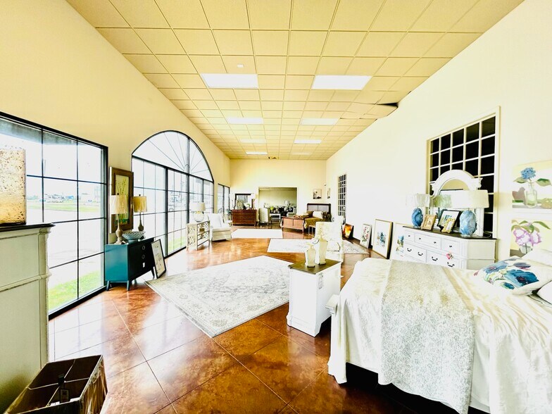 More Photos Of 869 S State St, Clarksdale Storefront For Sale