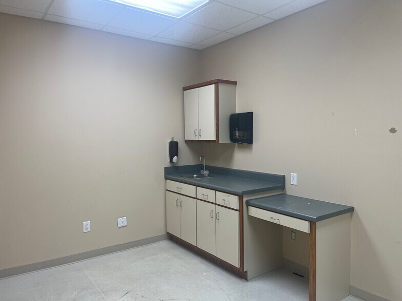 More Photos Of 2050 Cowan Hwy, Winchester Medical For Lease