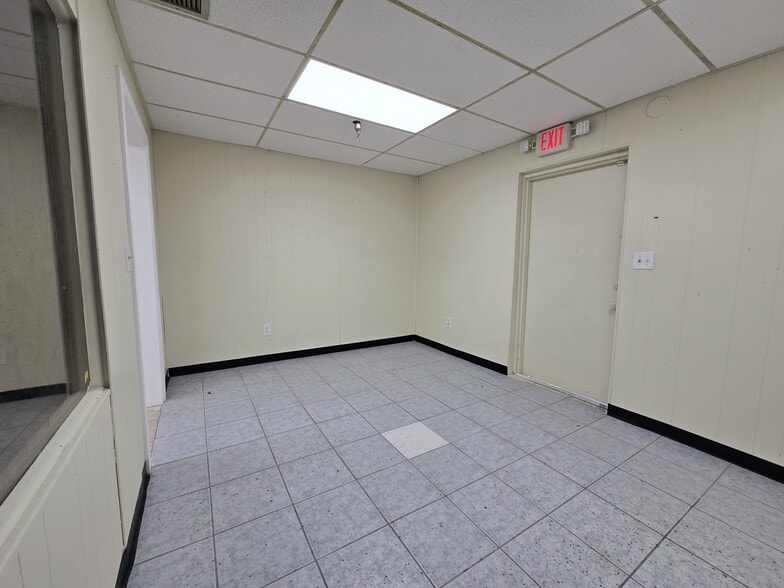 More Photos Of 5401 Sligh Ave, Tampa Industrial For Lease
